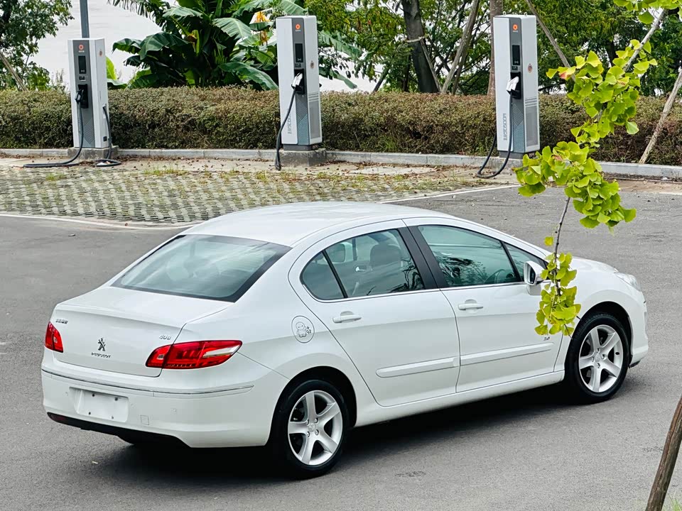 Peugeot 408