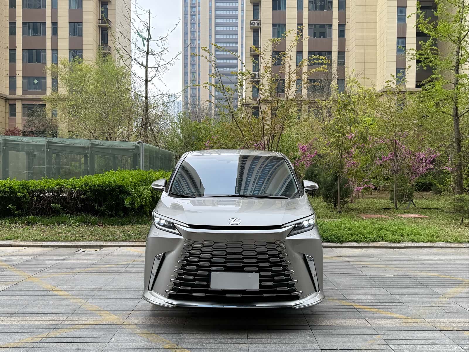 Lexus LM, 2026 3