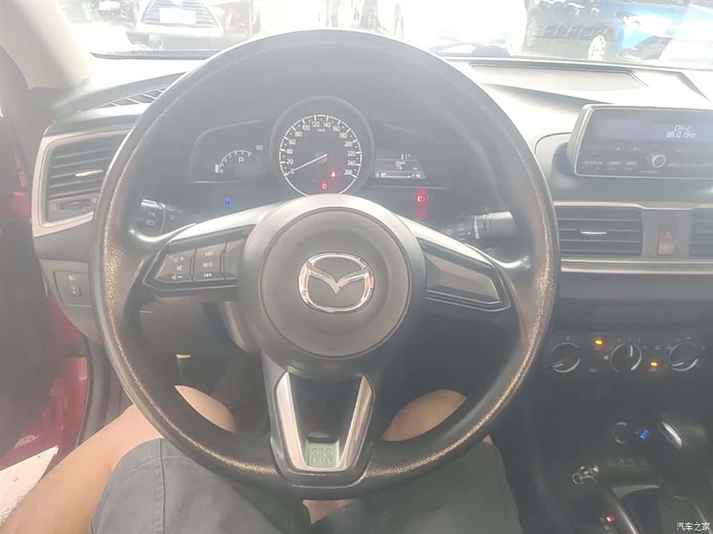 Mazda Mazda3, 2018 11