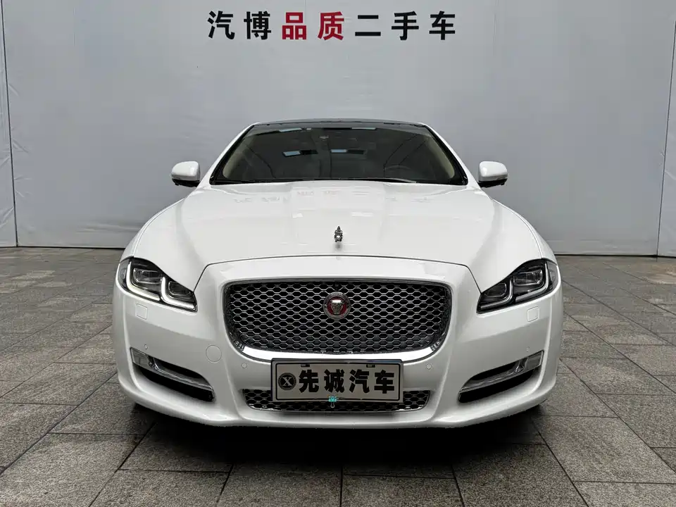 Jaguar XJ