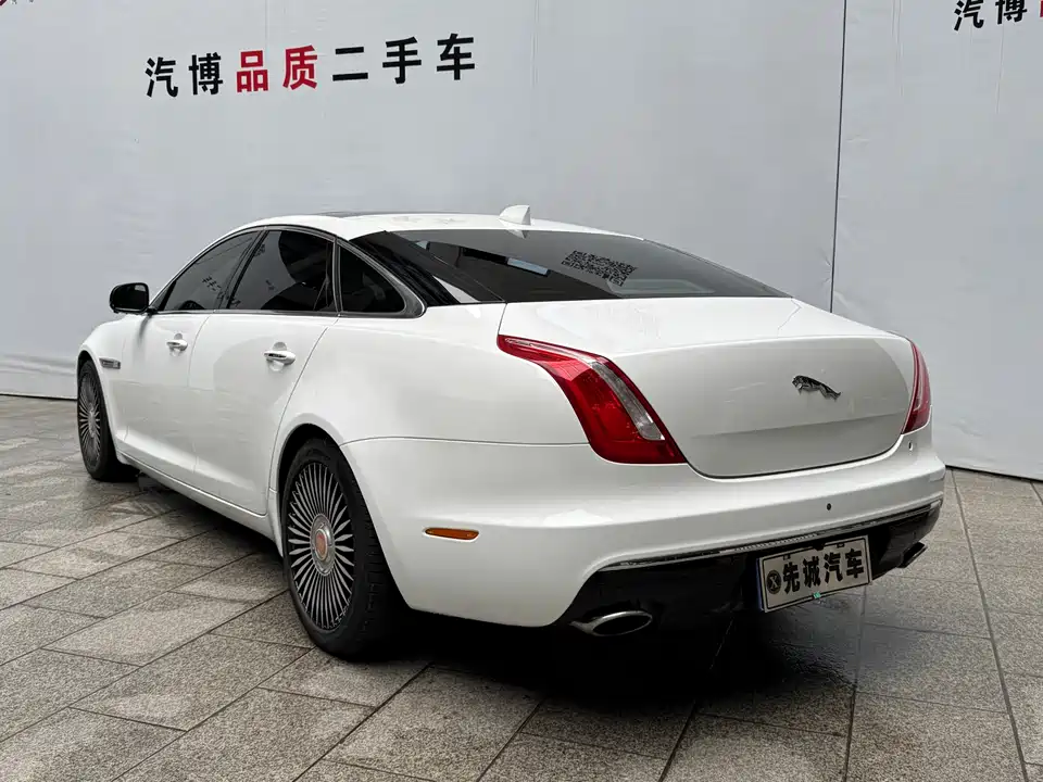 Jaguar XJ