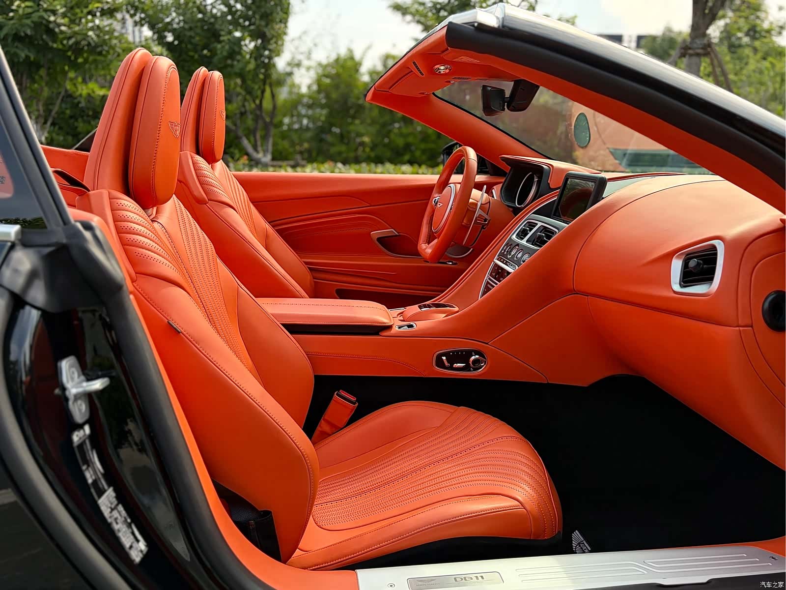 Aston Martin DB11, 2023 18