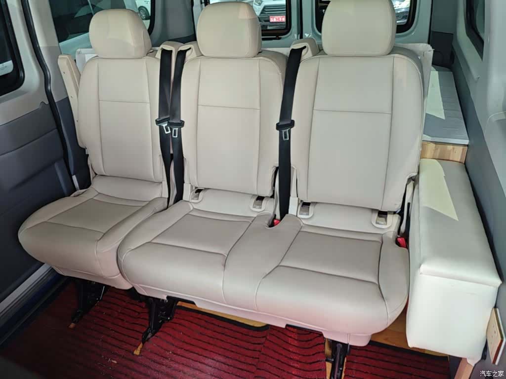 Maxus V80, 2022 17