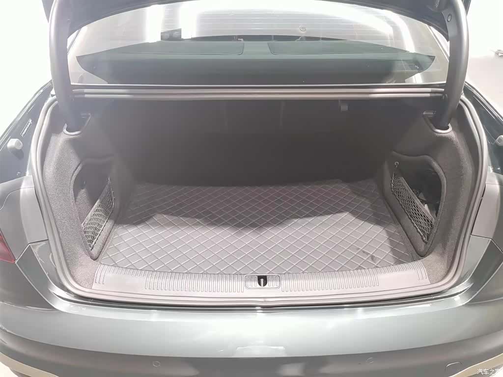 Audi A4L, 2024 9