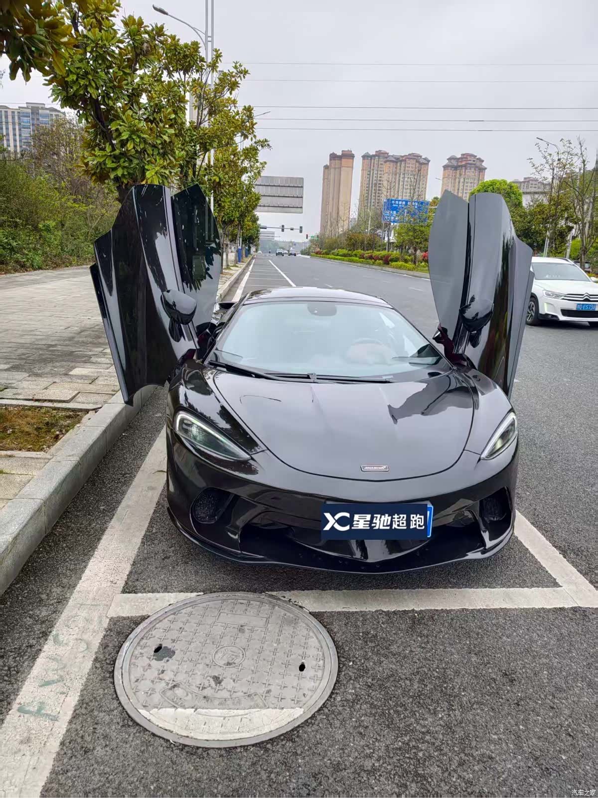 McLaren GT