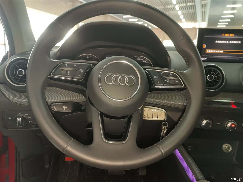 Audi Q2L, 2019 3