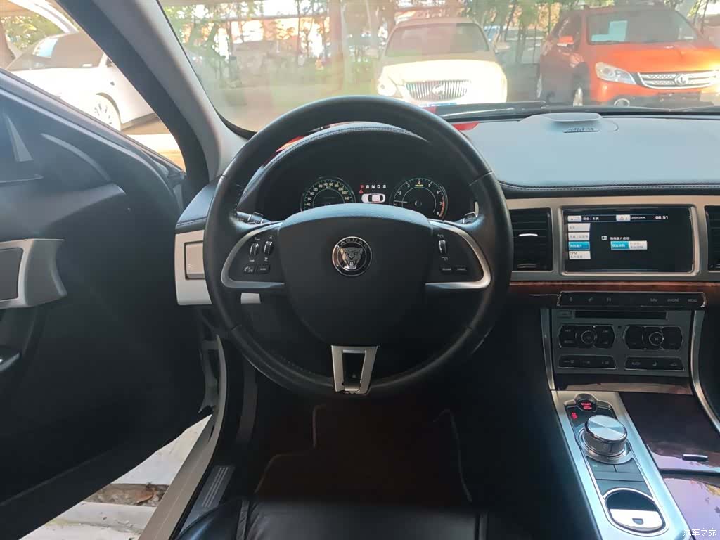 Jaguar XF, 2015 11