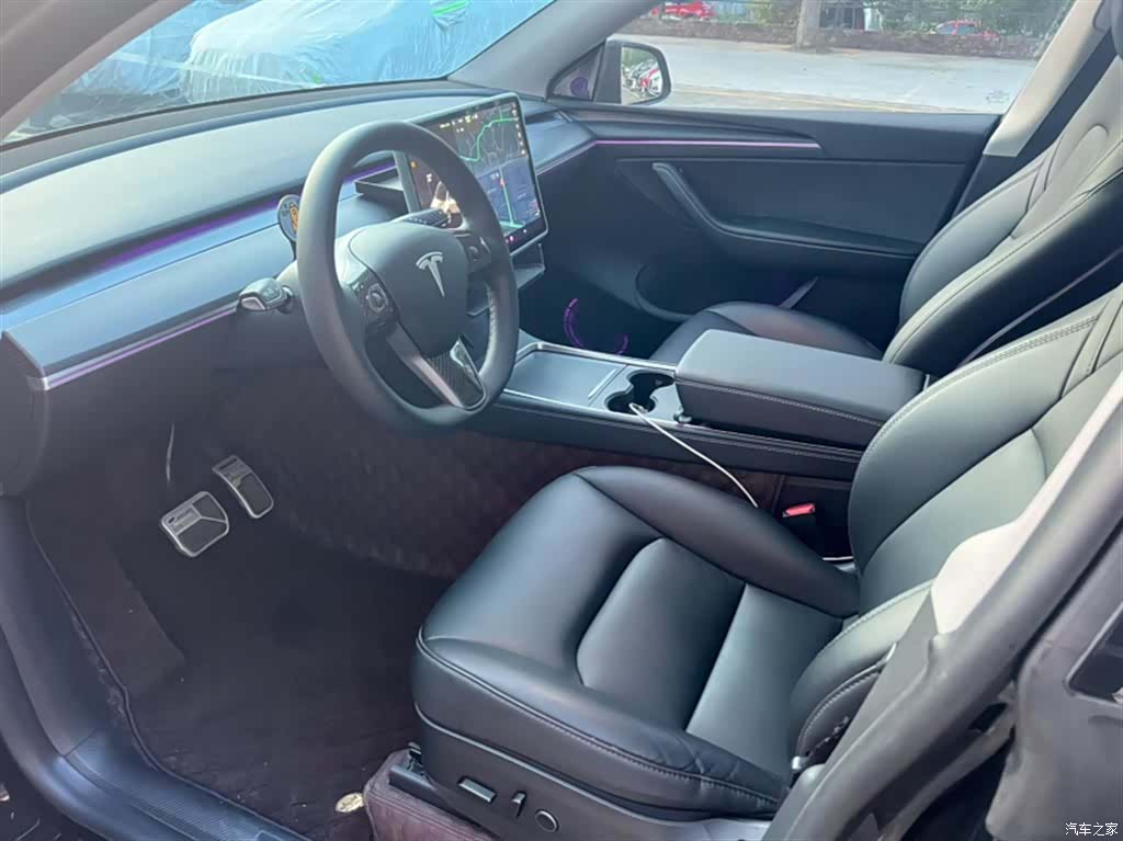 Tesla Model Y, 2023 13