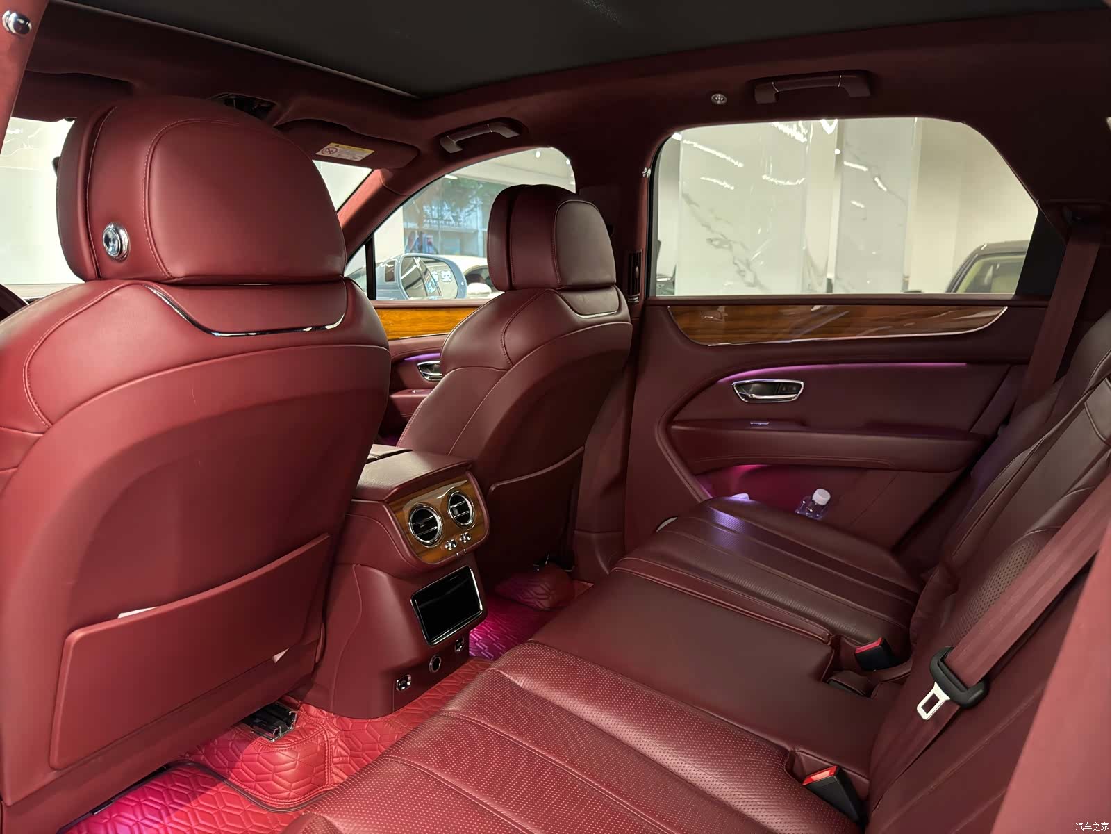 Bentley Bentayga, 2022 12