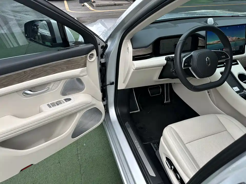 AITO Ask the world M5