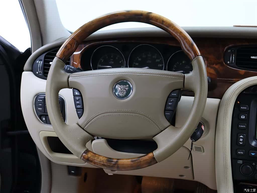 Jaguar XJ, 2005 14
