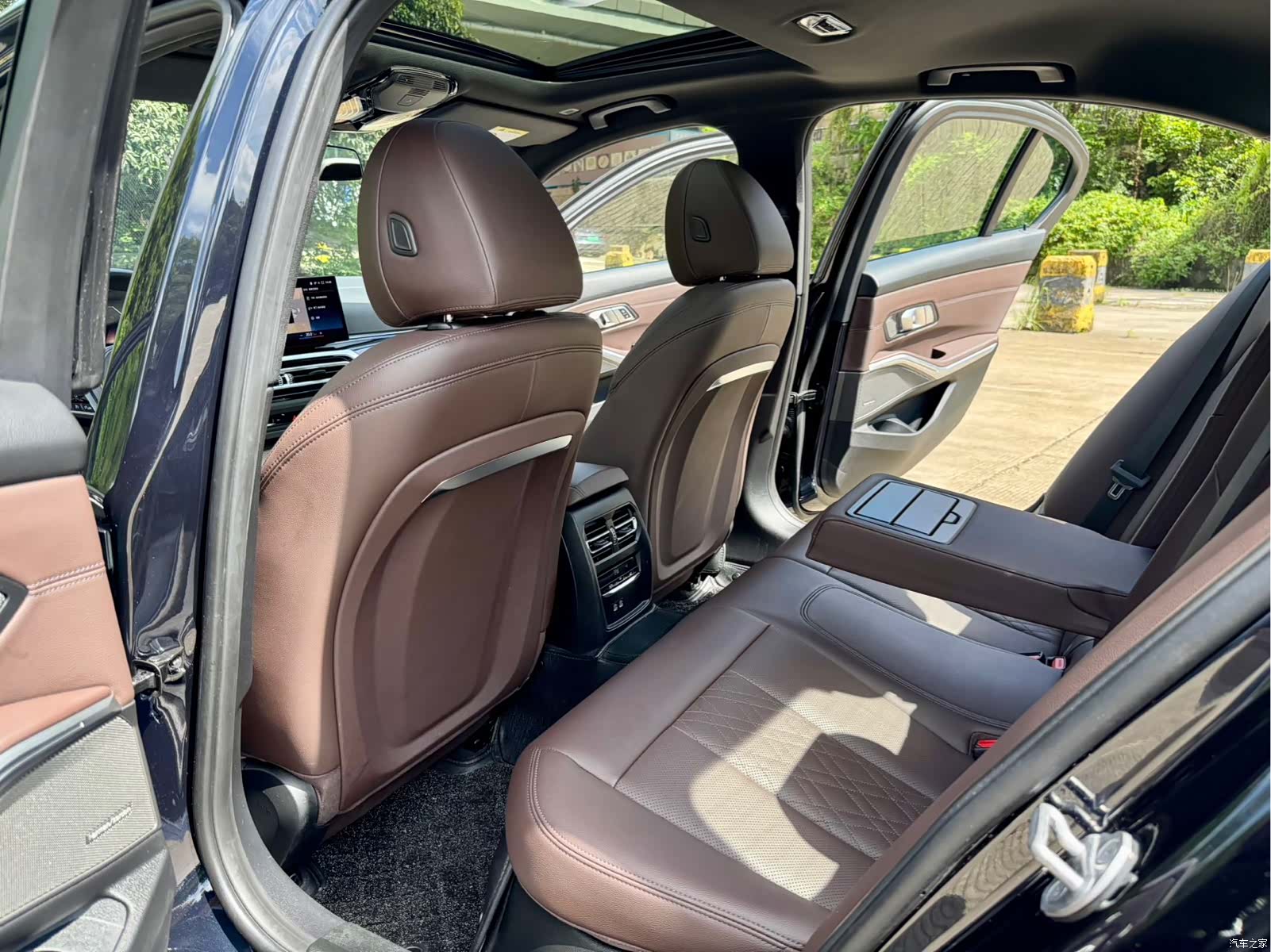 BMW 3 Series, 2023 все фото