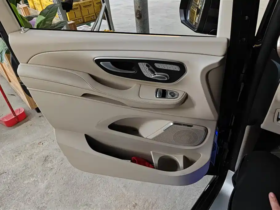 Mercedes-Benz V-class