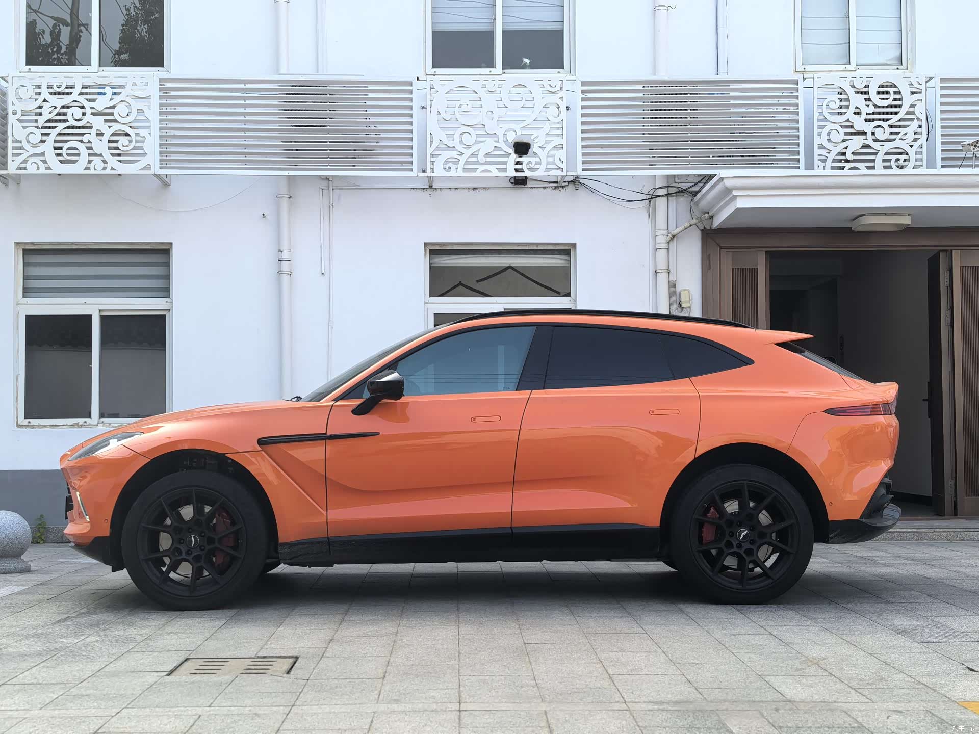 Aston Martin DBX, 2021 6
