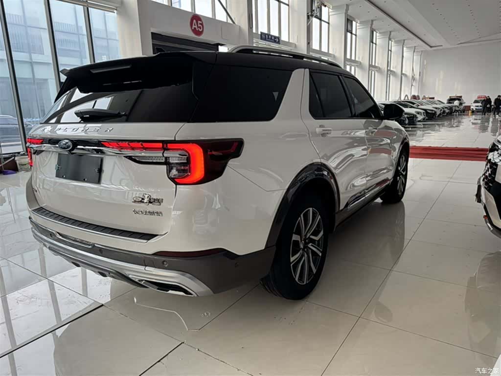Ford Explorer, 2023 11