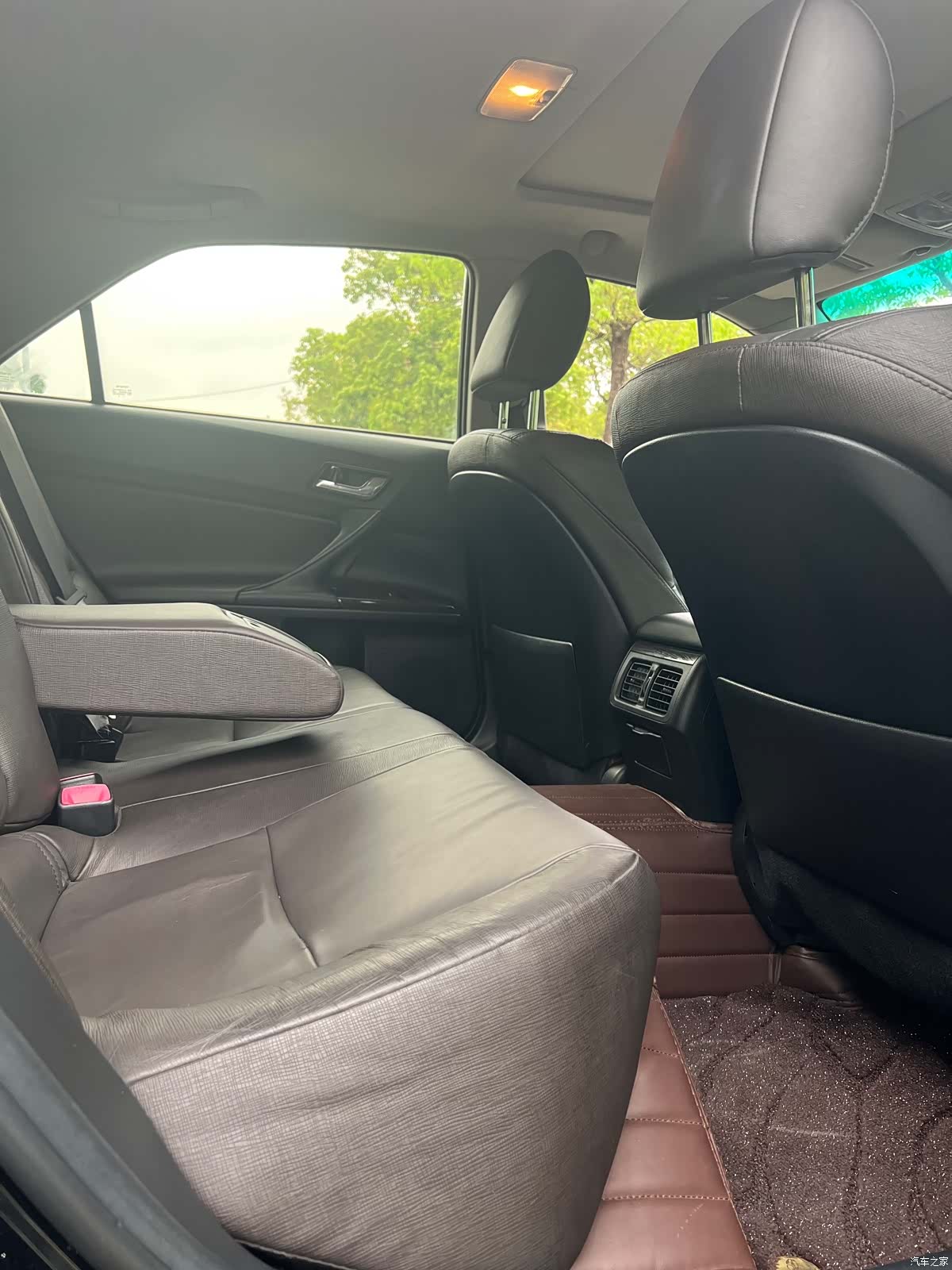 Toyota 2.5V, 2017 13