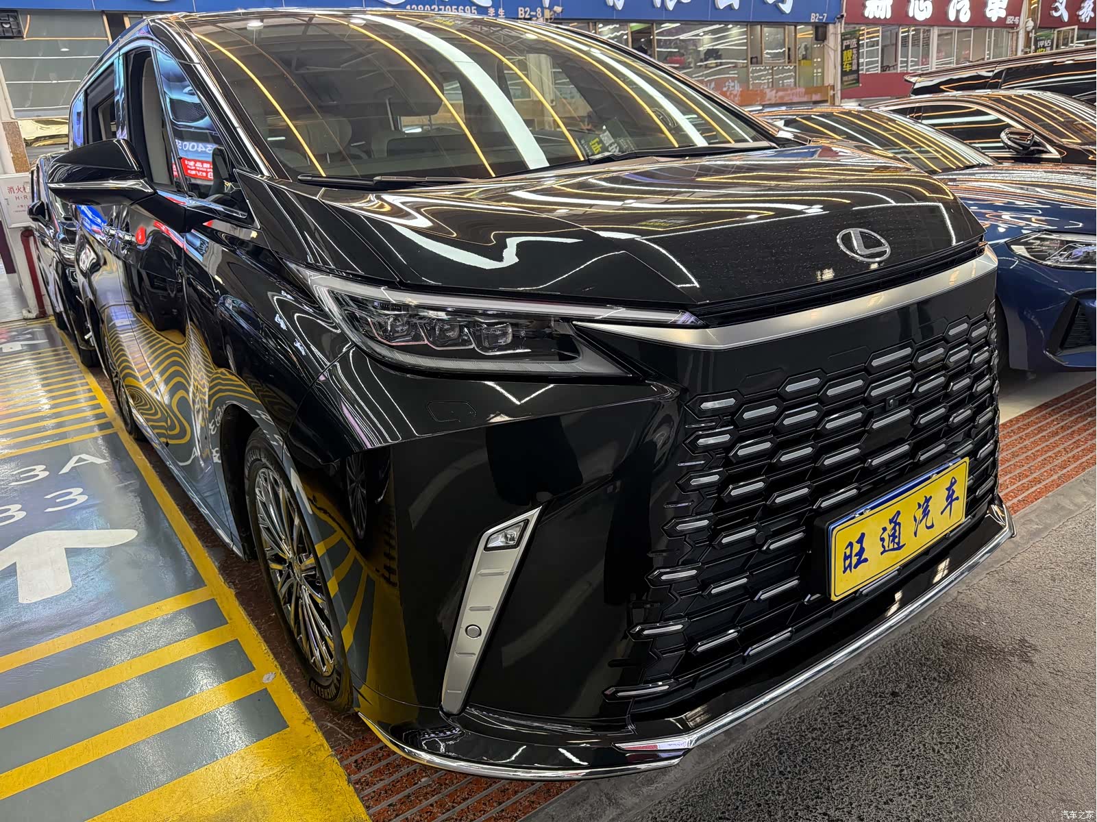 Lexus LM, 2024 3