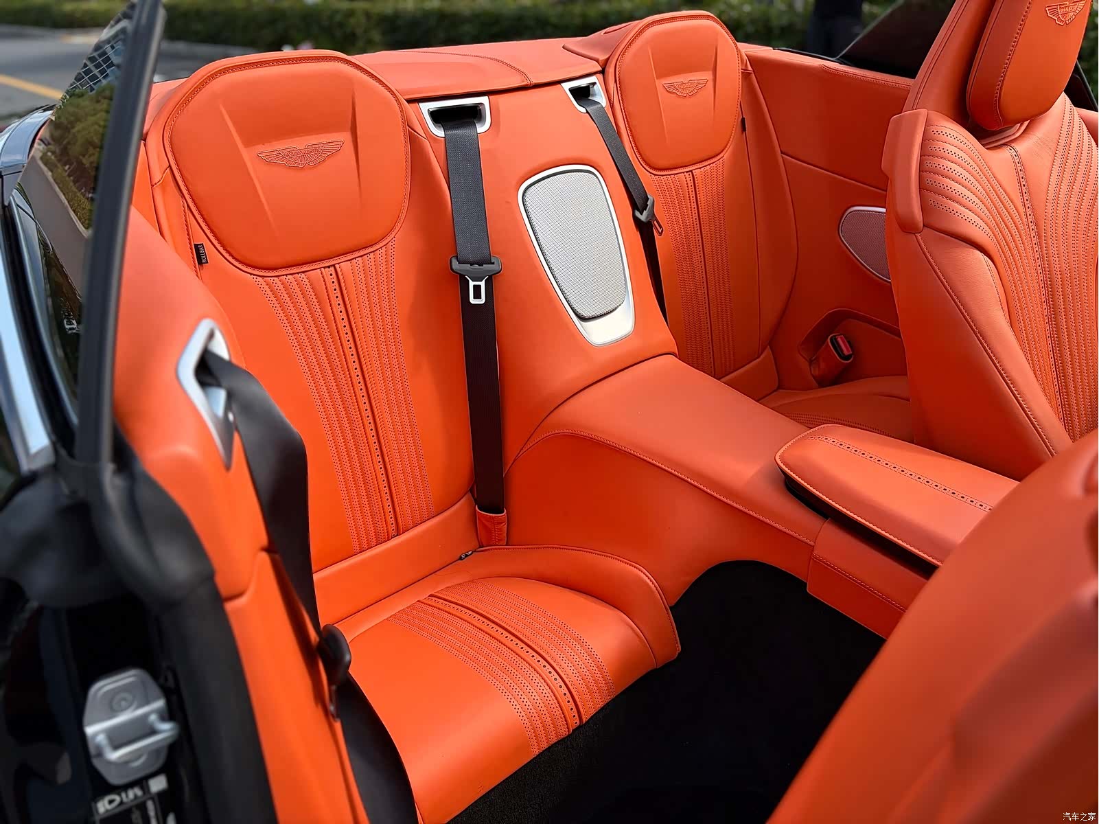 Aston Martin DB11, 2023 20