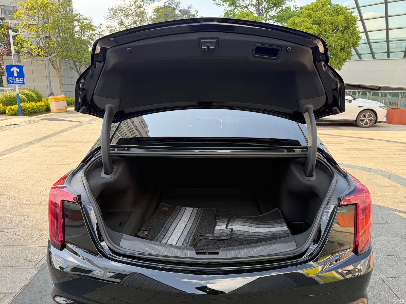 Cadillac CT5, 2022 38