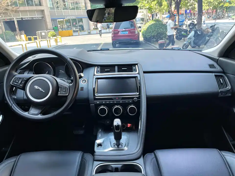 Jaguar E-PACE