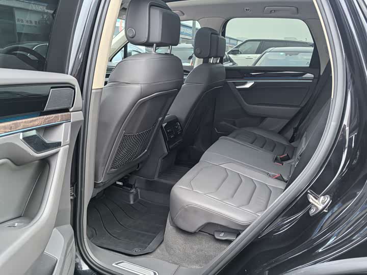 Volkswagen Touareg, 2020 года фото 6