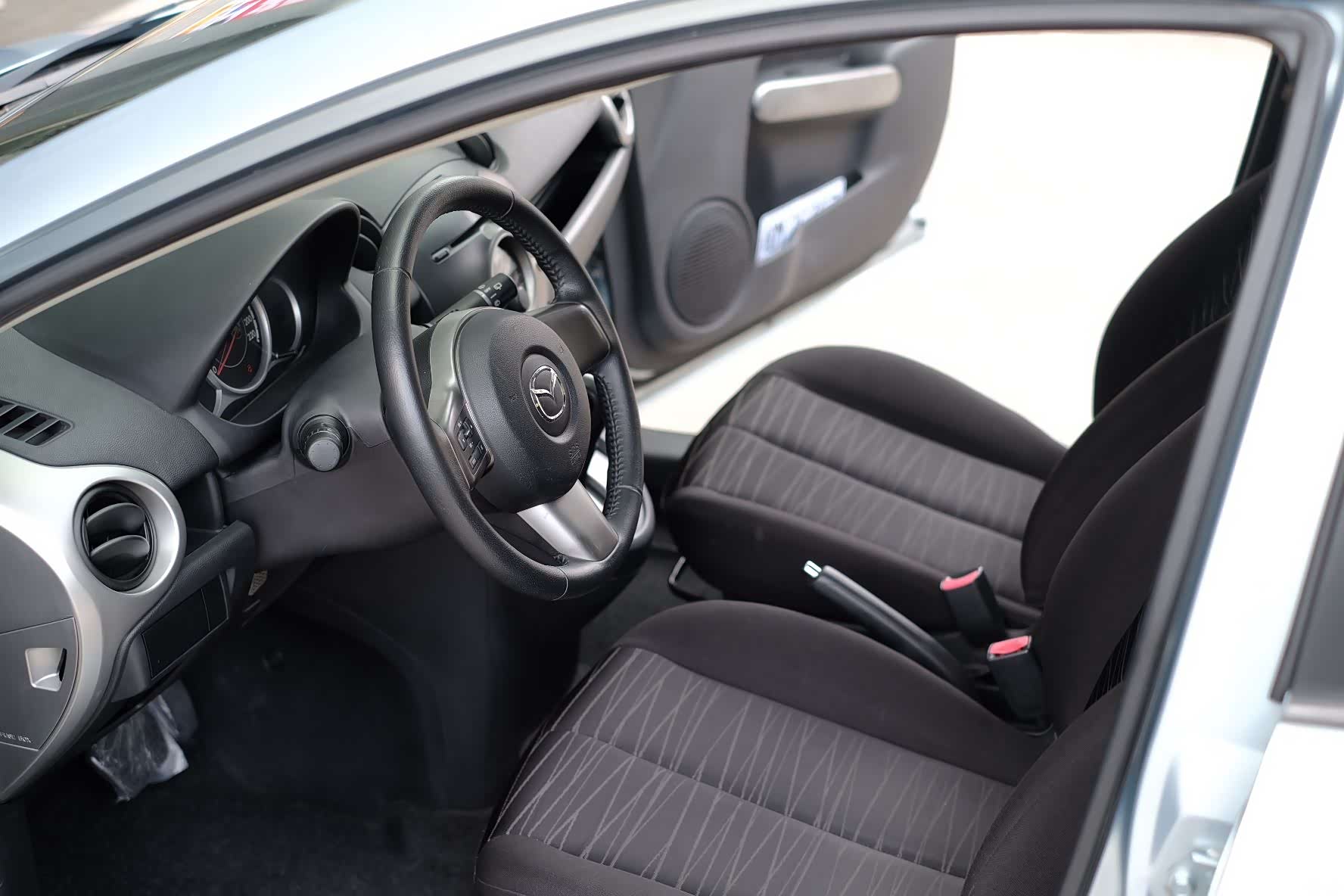 Mazda 2, 2011 27