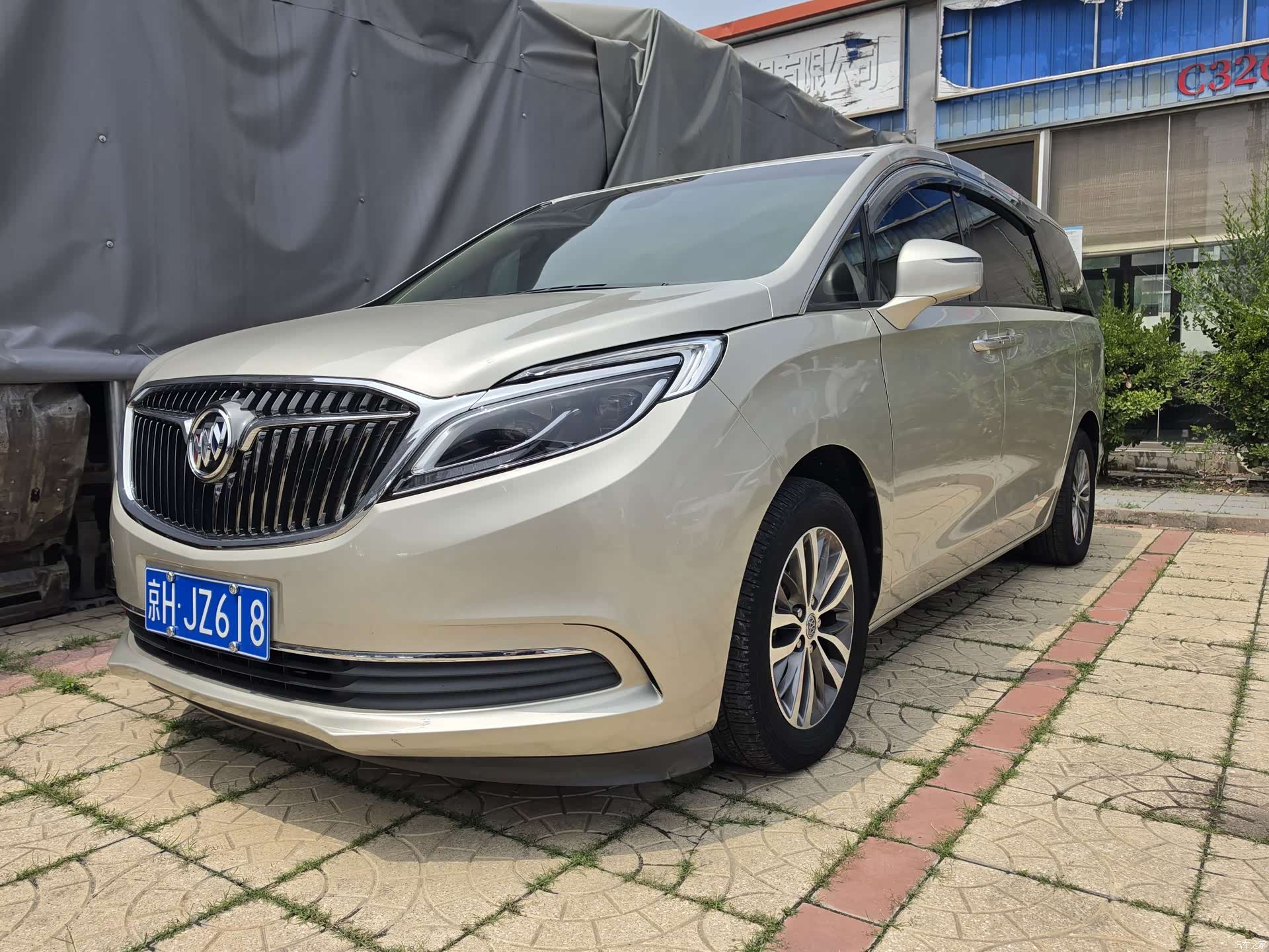 Buick GL8, 2017 1