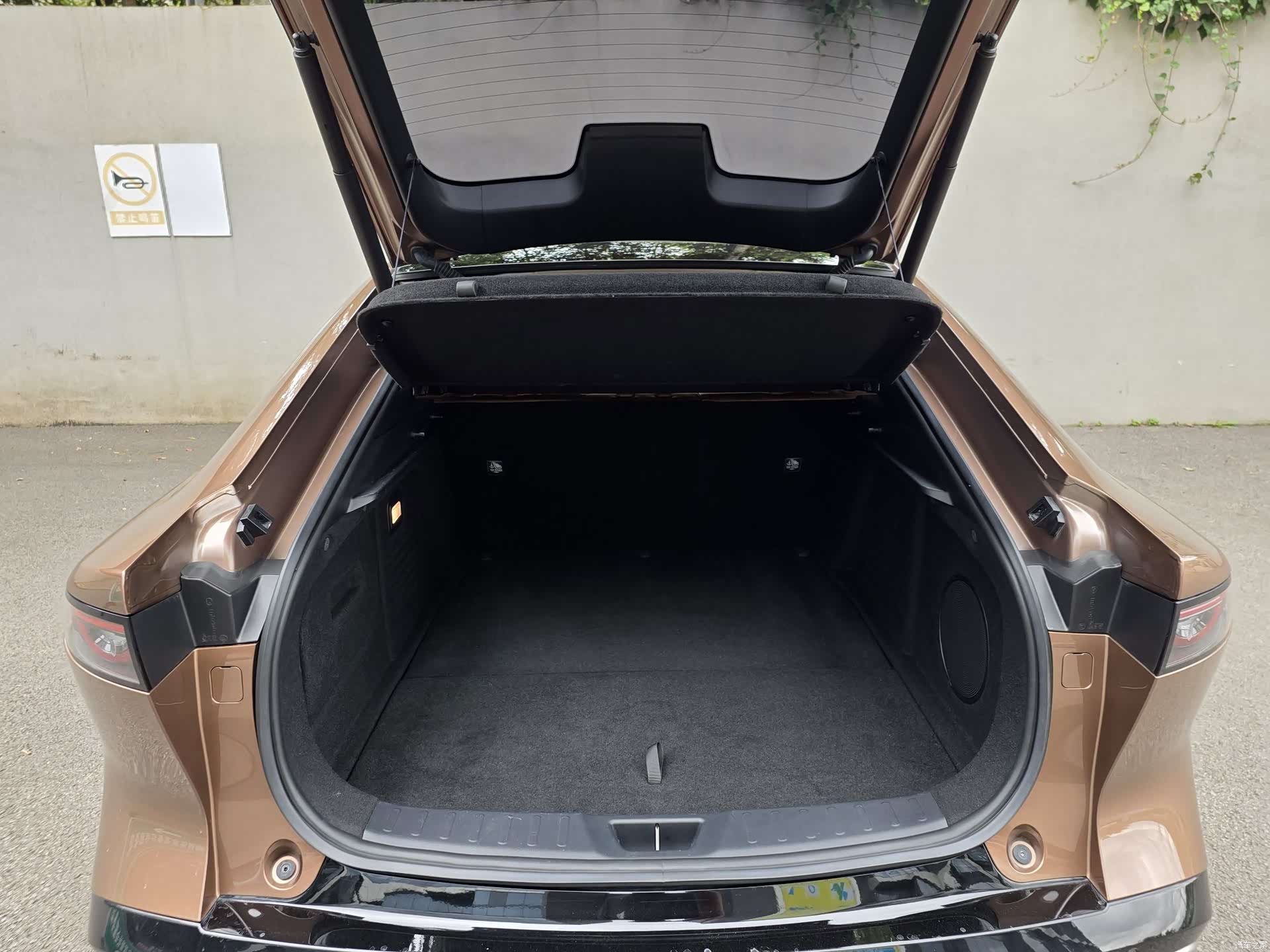 Mazda EZ-6, 2024 33