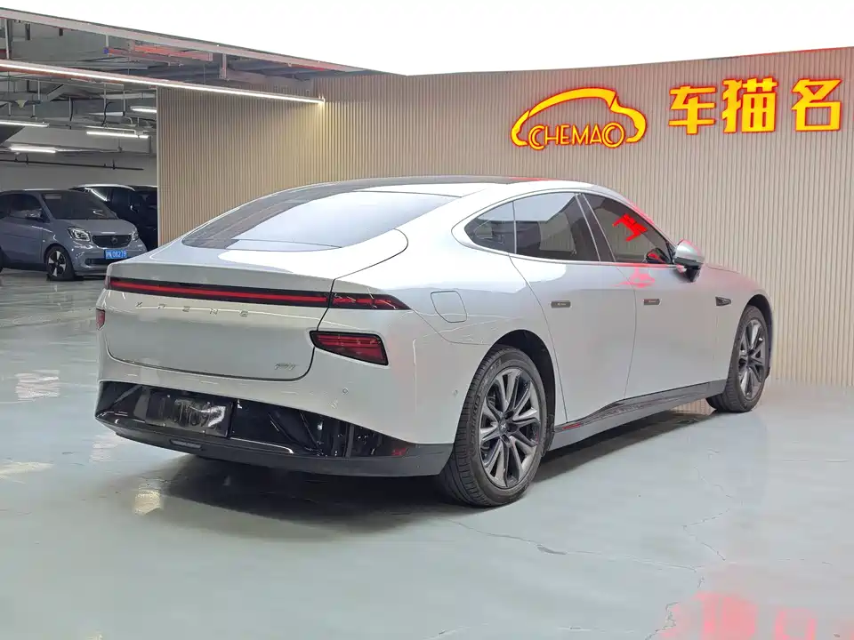 XPENG P7