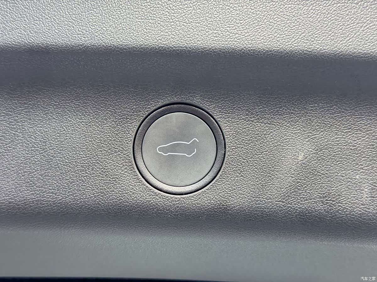 Tesla Model Y, 2024 16