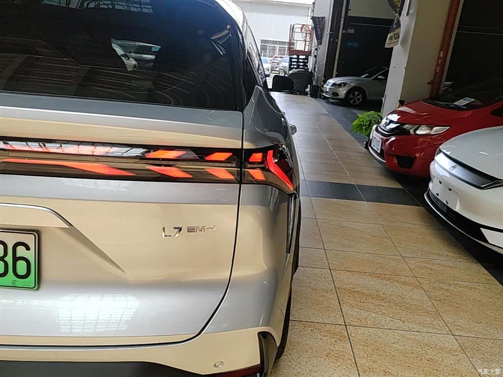 Geely Galaxy L7, 2025 8