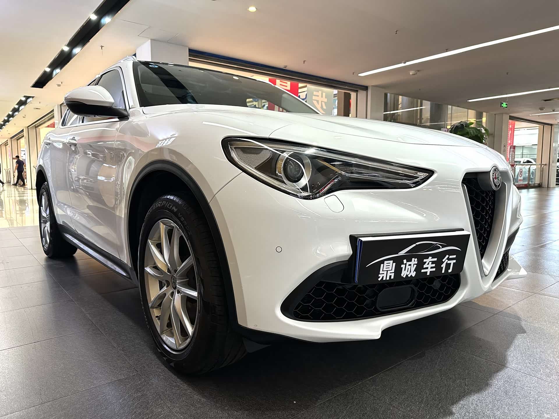 Alfa Romeo Stelvio, 2018 3