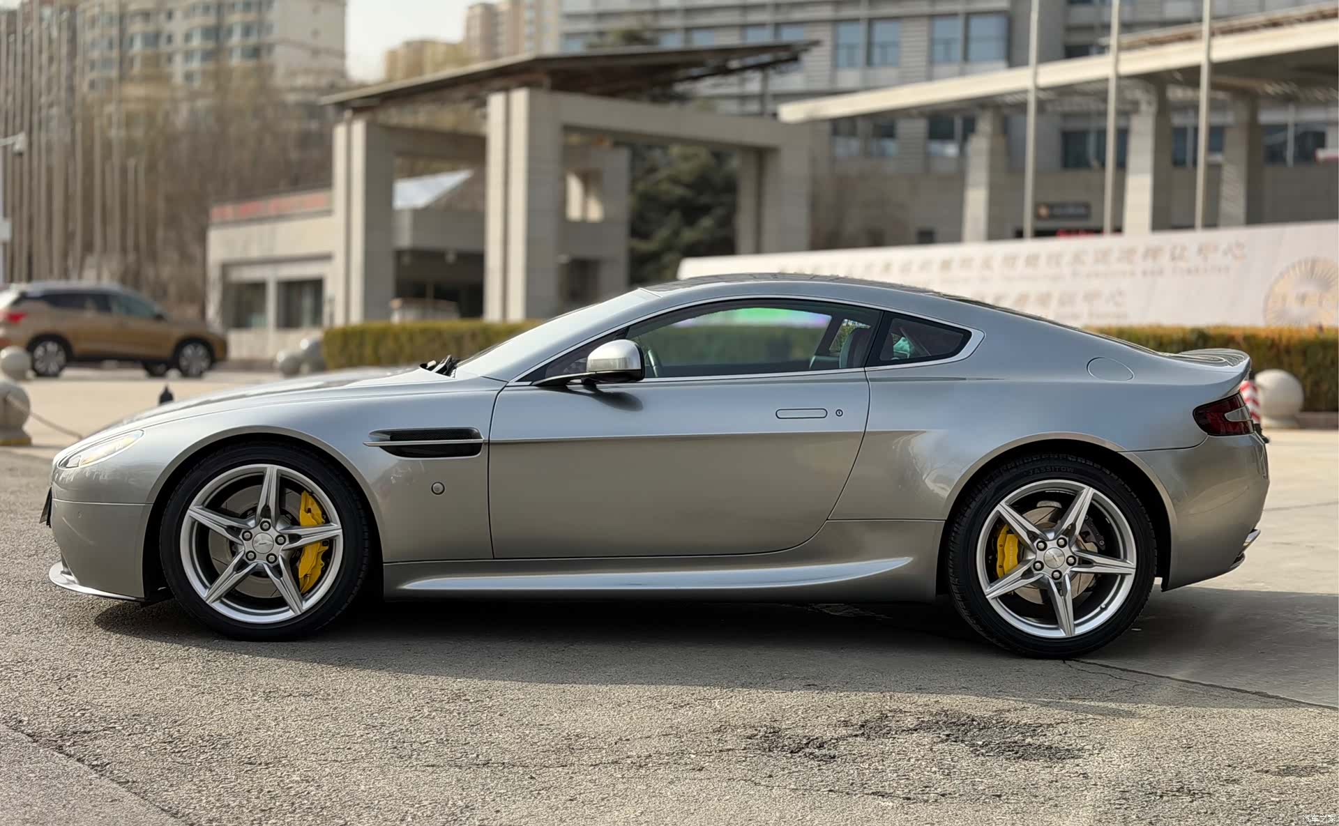 Aston Martin Vantage, 2016 4