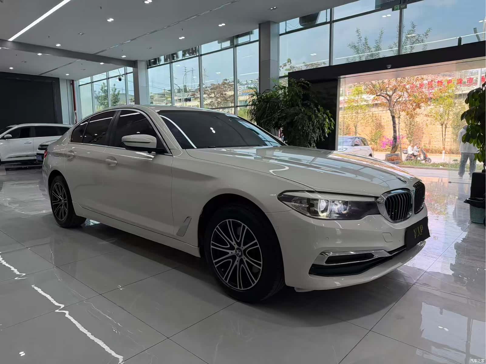 BMW 5 Series, 2019 1