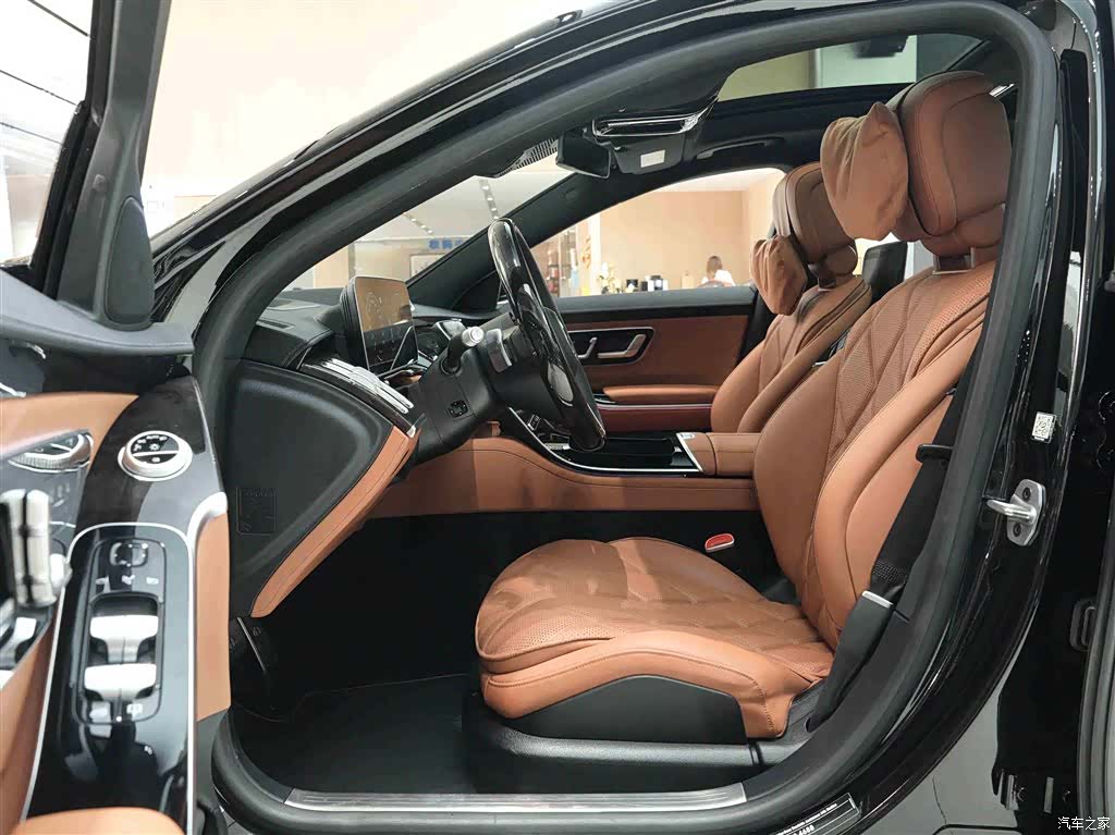 Maybach S-Class, 2023 12