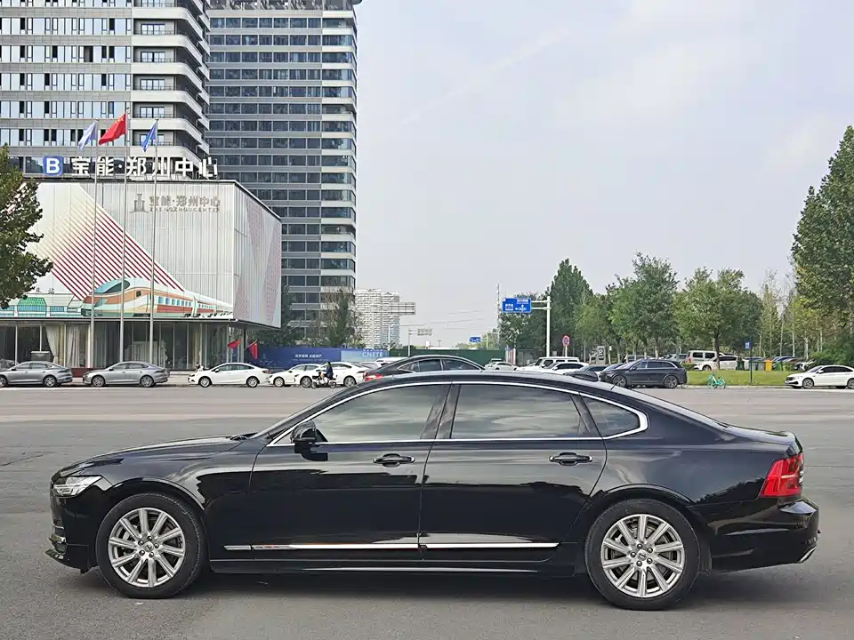 Volvo S90
