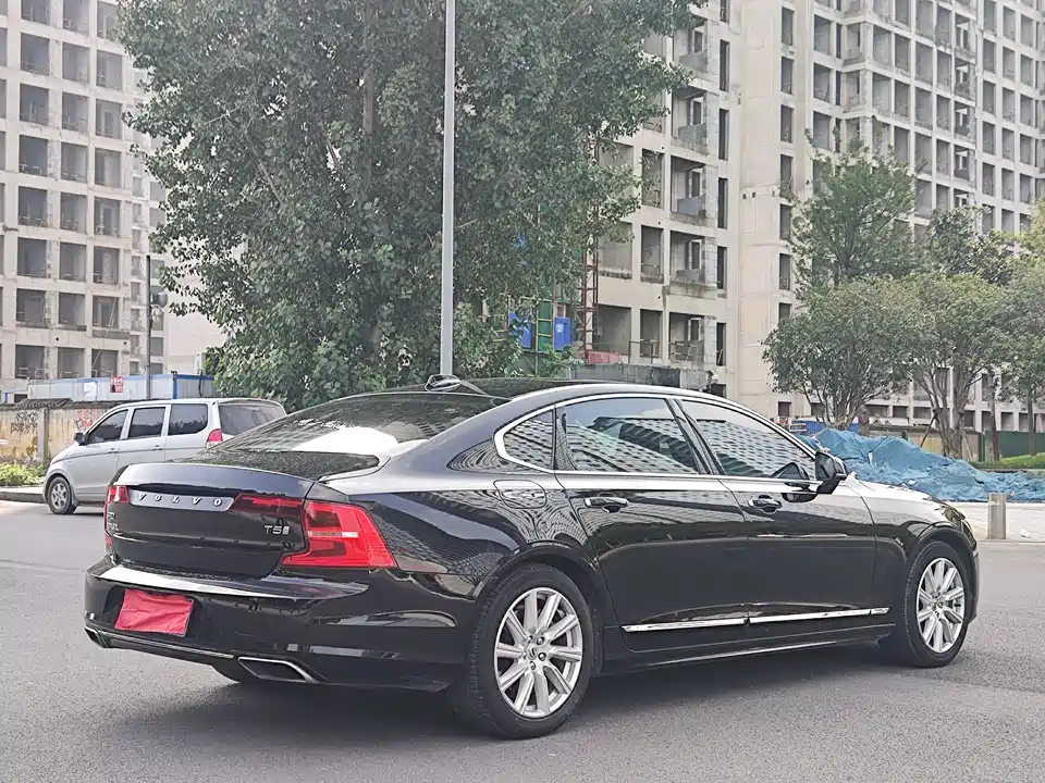 Volvo S90