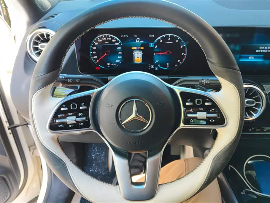 Mercedes-Benz GLA Mercedes-Benz GLA