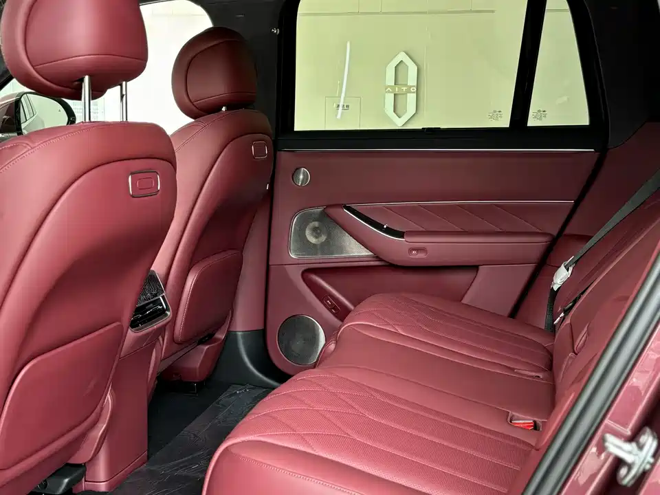 AITO Ask the world M8