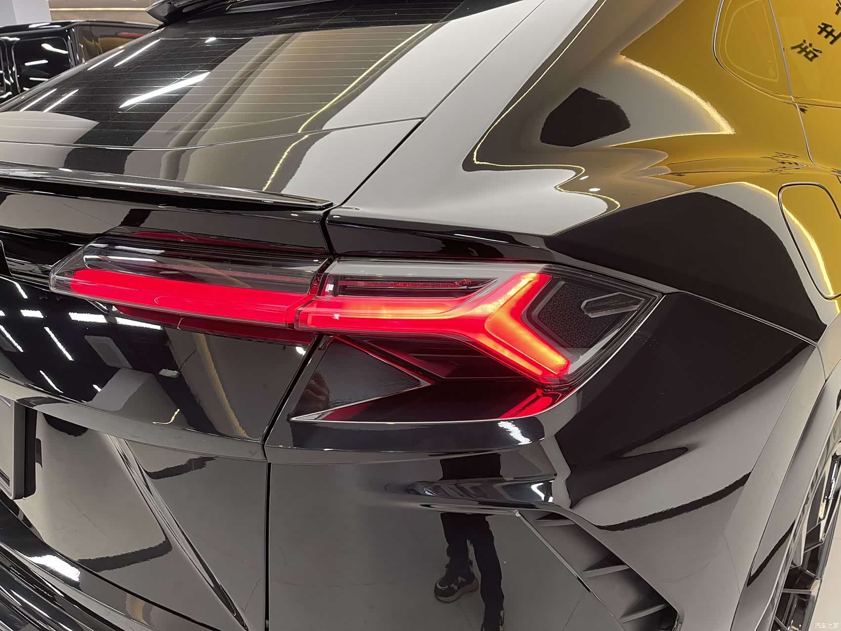 Lamborghini Urus, 2023 28