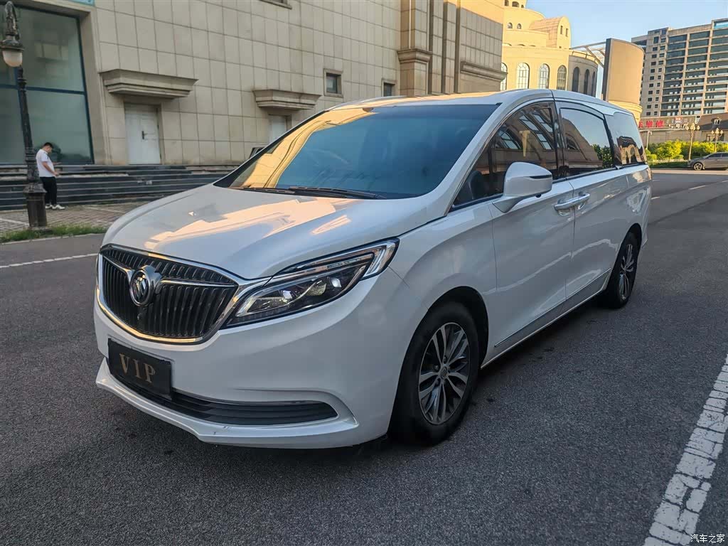 Buick GL8, 2017 1