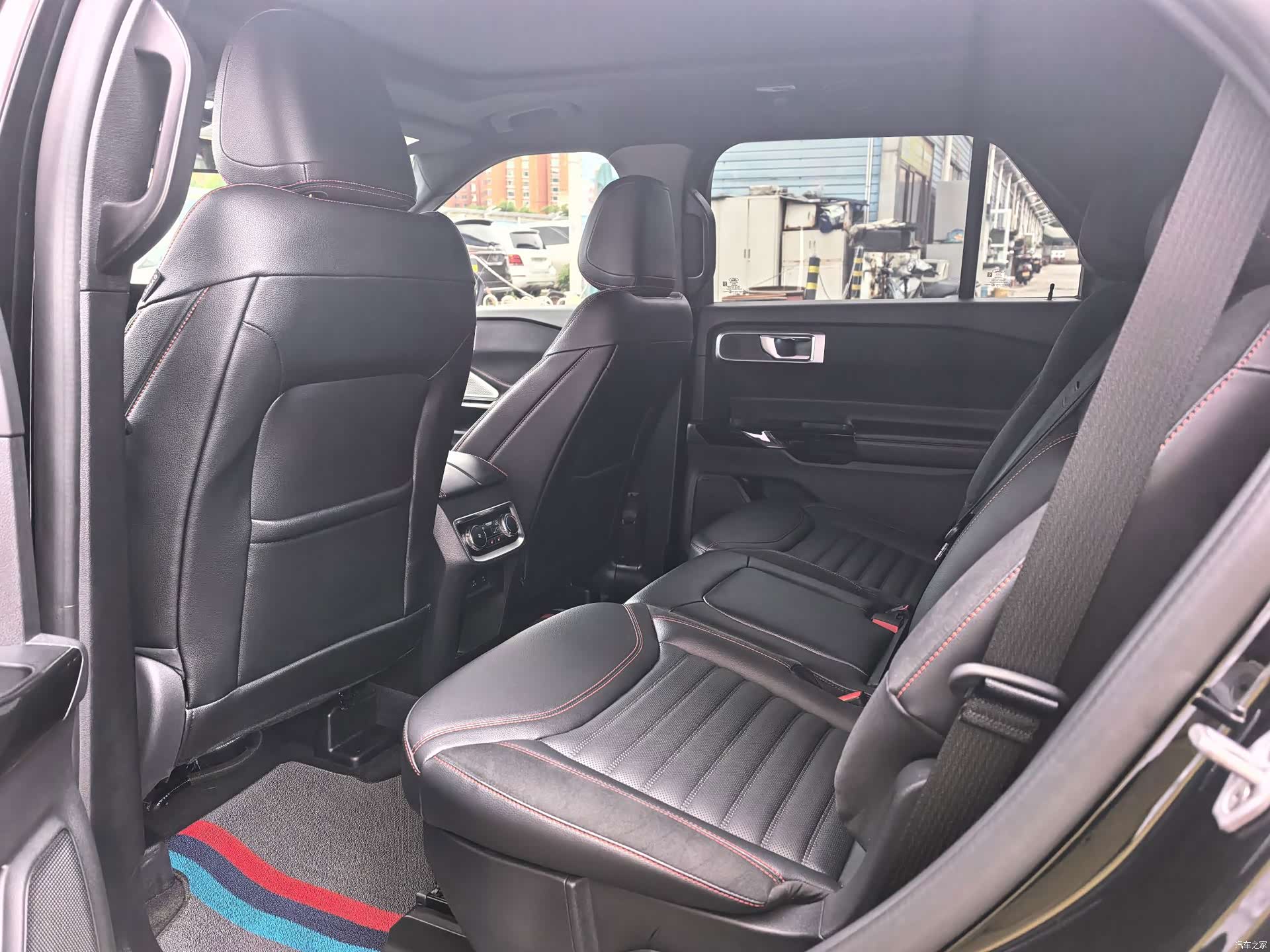 Ford Explorer, 2023 все фото