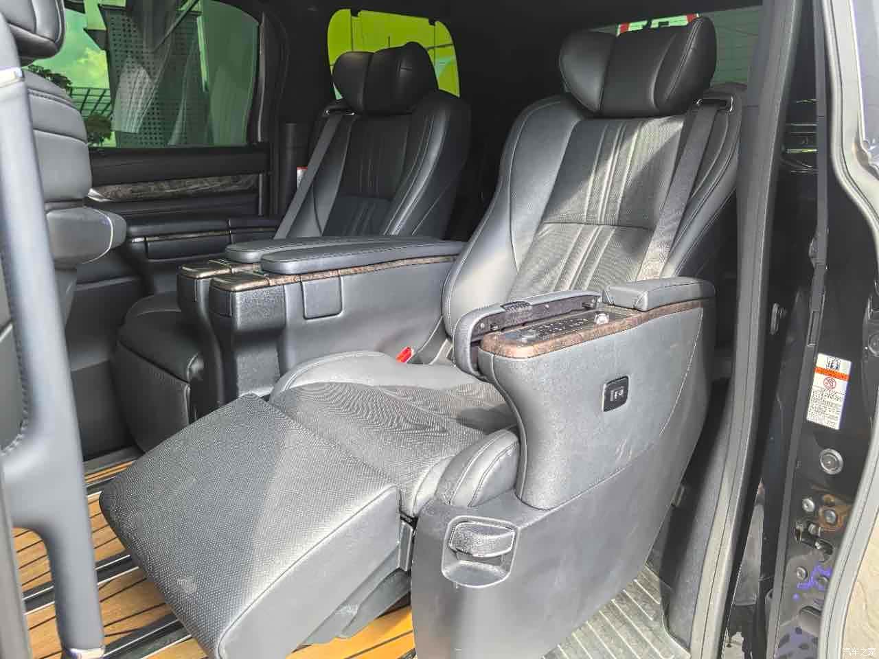 Toyota Alphard, 2022 7