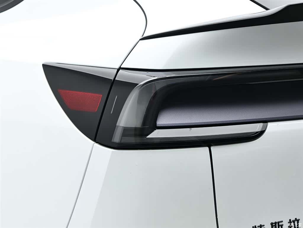 Tesla Model Y, 2025 7