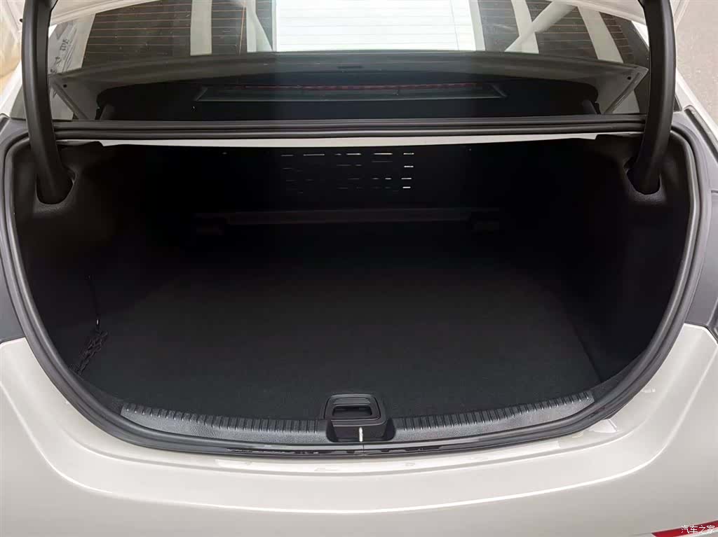 Mercedes-Benz C-Class, 2025 8