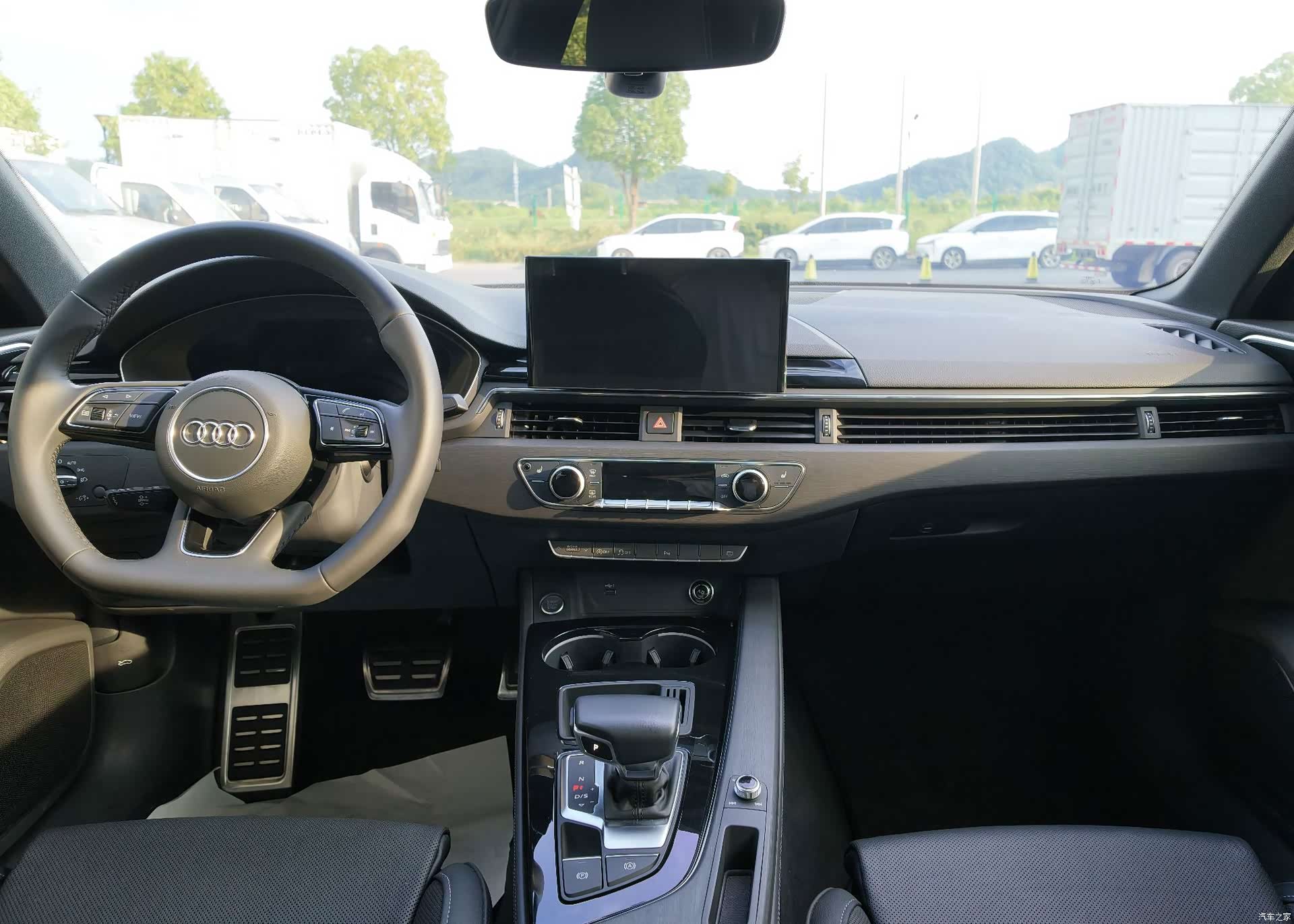 Audi A4L, 2023 все фото