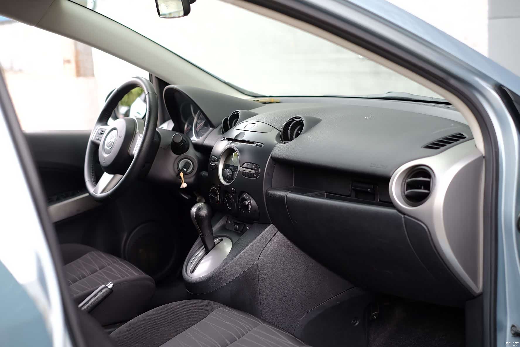Mazda 2, 2011 35