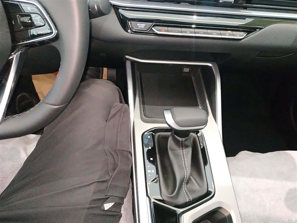 Geely Emgrand, 2026 14