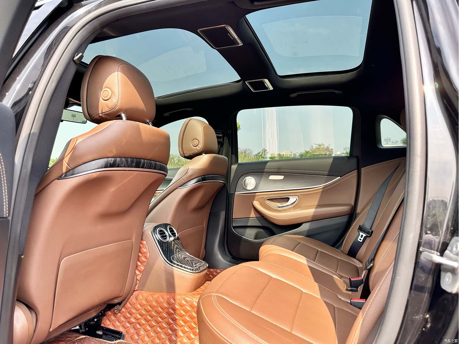 Mercedes-Benz E-Class, 2022 11