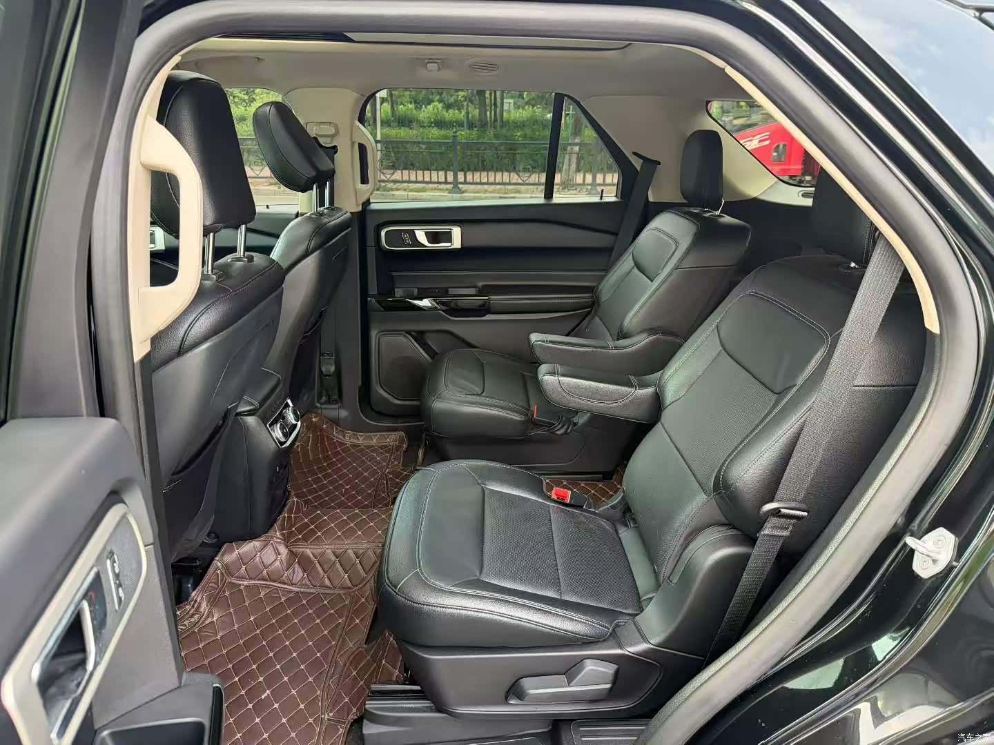 Ford Explorer, 2020 7